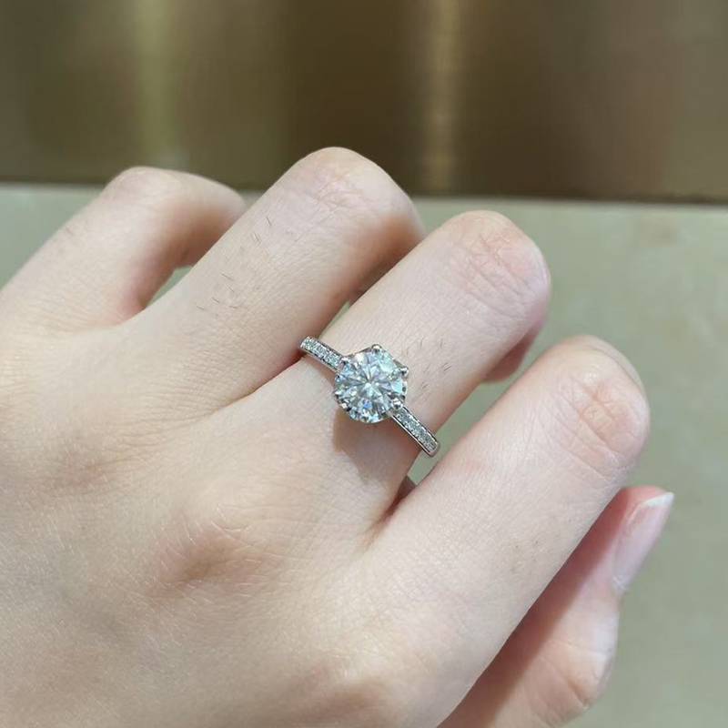 单头女戒S925银镀白金定制选款主石莫桑钻1.0ct/副石高碳钻